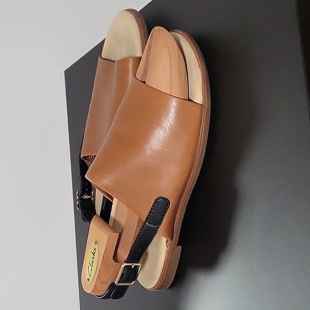 Clarks leather sandals 7.5